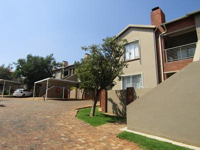 Apartment / Flat For Sale in Florida Glen, Roodepoort